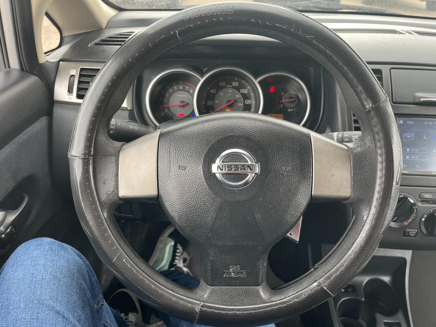 2009 SILVER /black Nissan Versa 1.8 S Hatchback (3N1BC13E09L) with an 1.8L L4 DOHC 16V engine, Manual transmission, located at 14700 Tomball Parkway 249, Houston, TX, 77086, (281) 444-2200, 29.928619, -95.504074 - Photo#15